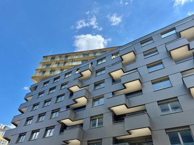 7. Floor! Directly at the main train station: Commission-free + Completion in October