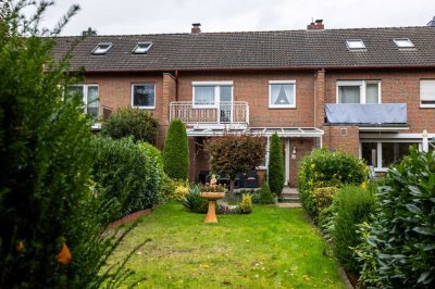 *** RMH - liebevoller GARTEN mit TERRASSE - DACHBODEN + TEILKELLER + GARAGE - 4 ZKB ***