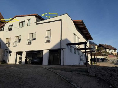 Schöne, helle DG-Wohnung , 3 1/2 Zimmer  in ruhiger Lage