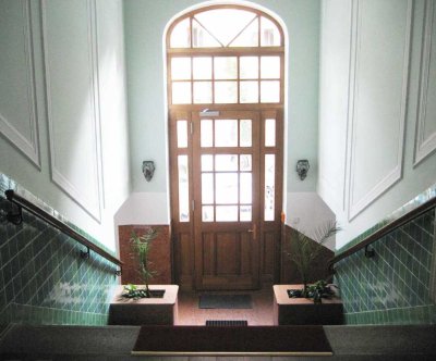 Stilvoller Altbau, 4,5 Zimmer, Balkon, große Wohnküche in Schwabing (nahe Münchner Freiheit)