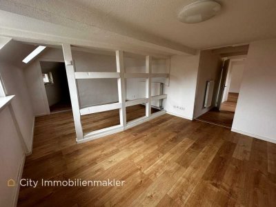 „Altbau mit Charme – 3-Zimmer-Wohnungen im EG & DG in Alfeld ab sofort zu vermieten“