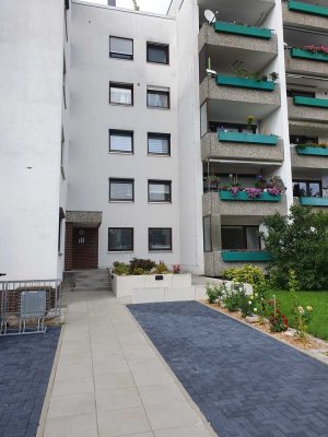Frisch renovierte 4-Zimmer-Wohnung mit Balkon und Fußbodenheizung in ruhiger Lage