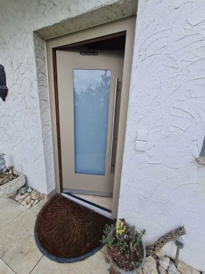 großzügige 2,5-Zimmer Ferien Wohnung mit Terrasse auch längerfristig zu vermieten