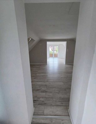 Moderne 3-Zimmer Dachgeschosswohnung mit Balkon in Urbach
