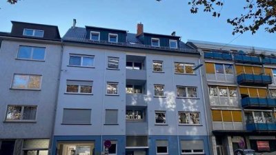 Beste Innenstadlage direkt am Schloß! Modernisierte, großzügige 3-Zimmer-Wohnung mit 2 Balkonen!