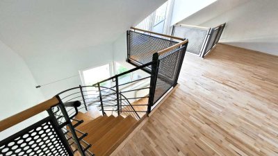 Helle Dachgeschosswohnung mit Wendeltreppe in Beuel-Zentrum