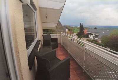 Ansprechende und gepflegte 3-Zimmer-DG-Wohnung mit Balkon und Einbauküche in Dornstetten