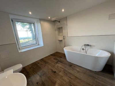 Stilvolle 2,5-Zimmer-Erdgeschosswohnung mit geh. Innenausstattung mit Balkon und EBK