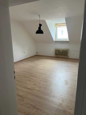 helle, renovierte 2-Zi-DG-Wohnung in der Fußgängerzone in Freilassing