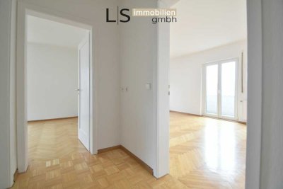*Altbaucharme* Großzügige, gepflegte 3-Zimmer-Etagen-Wohnung mit Balkon in ruhiger Wohnlage!