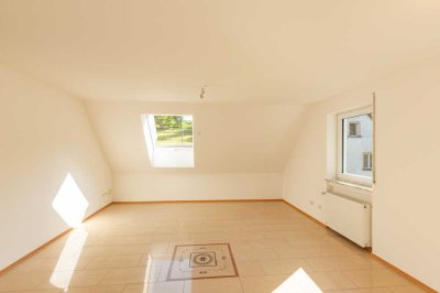 Gemütliche Dachgeschosswohnung mit Terrasse + Gartenanteil - Perfektes Zuhause für Paare!