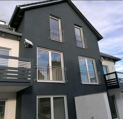 Günstiges 6-Raum-Haus in Straubing Kernstadt mit Einbauküche!!