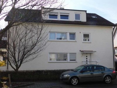 Helle, gepflegte 4 Zi.-Wohnung im DG, EBK, begehrte Wohnlage!