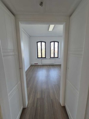 Großzügige 4-Zimmer-Wohnung in historischer Villa direkt am Osterdeich