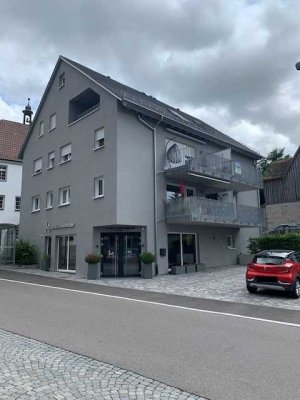 Erstbezug! Neuwertige 3 Zimmer-OG-Wohnung mit wertiger EBK und Südwestbalkon