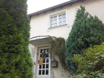 Verwunschenes Kleinod wartet auf neuen Zauber...