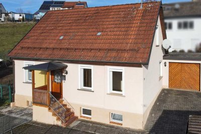 Attraktiver Start in die eigenen vier Wände, gemütliches Einfamilienhaus mit Garten und Garage