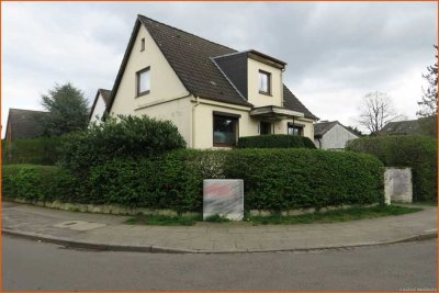 Zwei Häuser auf einem Grundstück in Hamburg-Rahlstedt