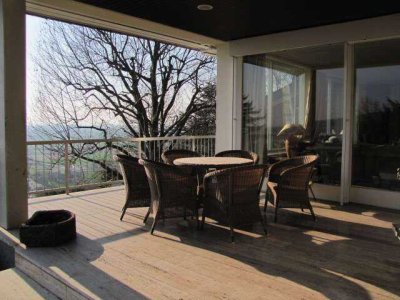 Repräsentative Villa in einmaliger Aussichtslage mit unverbaubarem Blick