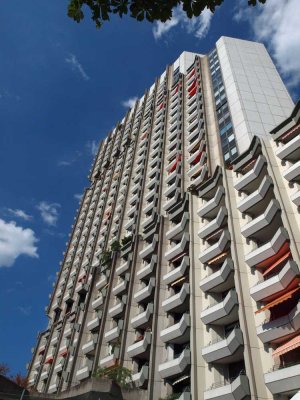 Hochwertige Wohnung mit 2 Balkonen/EBK in zentraler Citylage