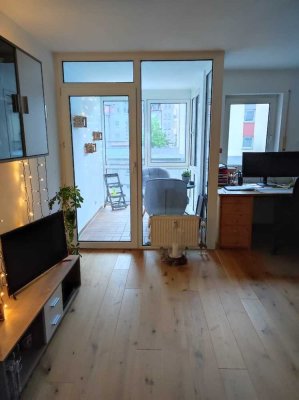 Attraktive, helle Wohnung mit Wintergarten in optimaler Lage Nähe Peterskirche