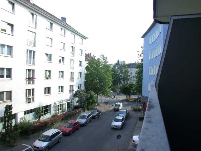 Nettes 1 Zi. Apartment mit Wohnküche, Einbauküche und Balkon am Luisenplatz