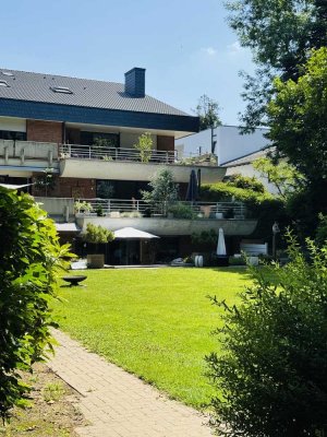 Außergewöhnliche Wohnung mit Haus-im-Haus-Konzept am Streichelzoo in Moers-Vinn.
Privatverkauf!
