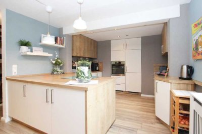 Charmante Doppelhaushälfte mit vermietetem Gästehaus in Edemissen!