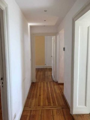 Schöne Altbauwohnung mit 2,5 Zimmer im 1. OG zu vermieten!