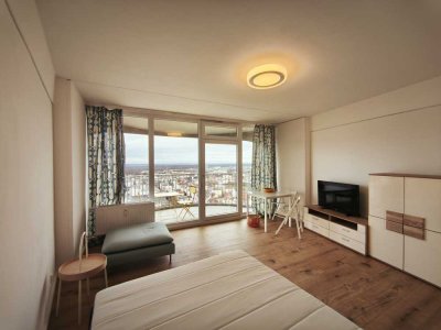 Studio-Apartment im 24. Stock des Hotelturms – Panoramablick & Balkon