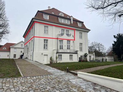 Exklusive Wohnung in der Beletage in historischer Villa im Schloßgarten mit Balkon + Dachterrasse