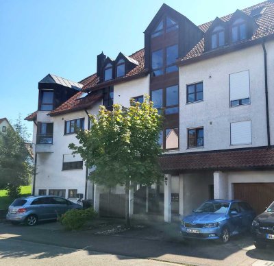 Schöne 3,5 Zimmer-Wohnung mit Terrasse, Garten und moderner EBK in Marbach am Neckar