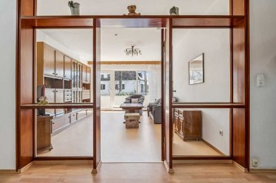 4-Zimmer-Wohnung, mit separatem Gästebereich, Glaswand und Poolanlage – nahe City-Galerie