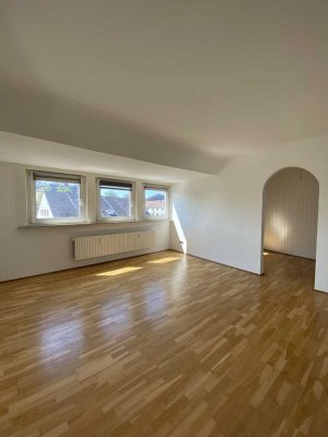 Großzügige 2,5-Zimmer Wohnung mit EBK