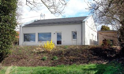 Attraktives, frei stehendes Haus mit drei Zimmern in Rennertshofen