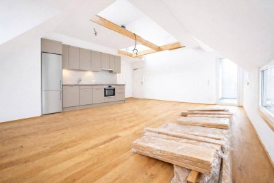 Traumhafte Dachgeschosswohnung mit Loggia und Garten | Nähe Kaufpark Alterlaa