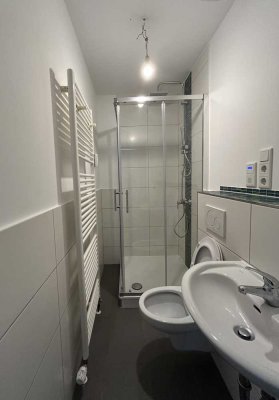 Frisch sanierte und zentrale 1-Zimmer-Wohnung mit eigenem Eingang im Innenhof