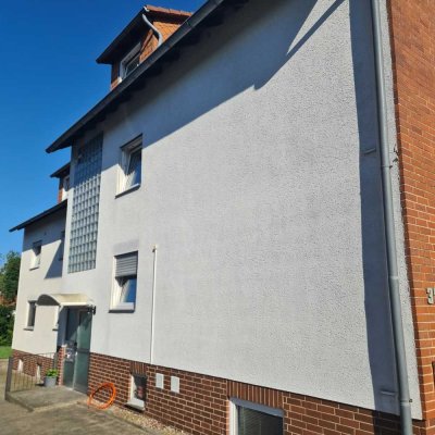 *FREIWERDEND* Helle 3 Zi.- Dachgeschoßwohnung in Harste * Loggia * 2 Stellplätze * 88 m² * Keller *