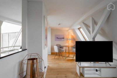 Teilmöblierte Dachgeschoß-Maisonettewohnung im Agnesviertel mit großer Dachterrasse