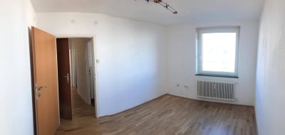 2-Zimmer Wohnung, hell, frisch saniert. ideal auch als WG