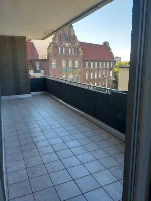 Attraktive und modernisierte 3,5-Zimmer-Wohnung mit geh. Innenausstattung mit Balkon und EBK