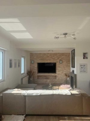 Stilvolle 2,5-Raum-Wohnung mit gehobener Innenausstattung mit Balkon und Einbauküche in Weiterstadt