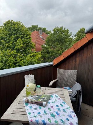 Freundliche 2-Zimmer-DG-Wohnung mit gehobener Innenausstattung mit Balkon in Minden