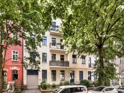 Lukrative Investition in Berlin-Oberschöneweide: vermietete Altbauwohnung mit zwei Balkonen