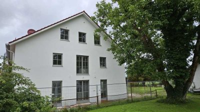 **NEUBAU – ERSTBEZUG ** tolle, ansprechende 4 Zimmer / Wohnung 1.OG in KRAILLING - OT PENTENR