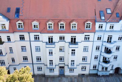 Helle Dachgeschoss Wohnung im Denkmal