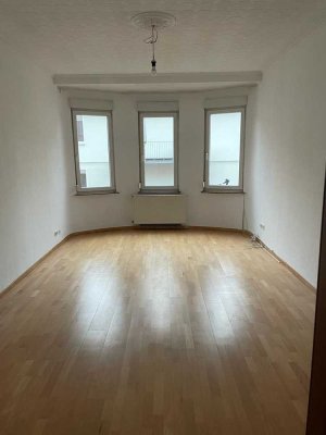 Charmante 3-Zimmer Altbauwohnung