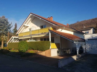 Großzügige charmante helle u. ruhige 5-Zi. DHH mit Garten, Terrasse, Balkon u. Carport