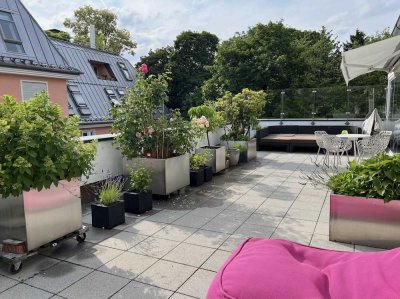 Luxuriös, vollst. renovierte 3,5. Zimmer-Penthouse-Wohnung mit lux. Ausstattung Dachterrasse