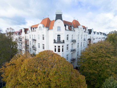 In bester Lage von Harvestehude! Traumhafte Altbau-Wohnung mit schönen Stilelementen und Aufzug